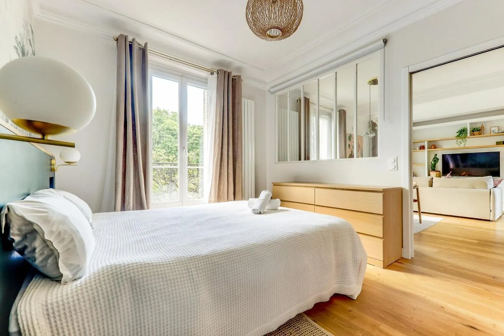 La Caribeenne - Charmant & Lumineux -pere Lachaise Apartment